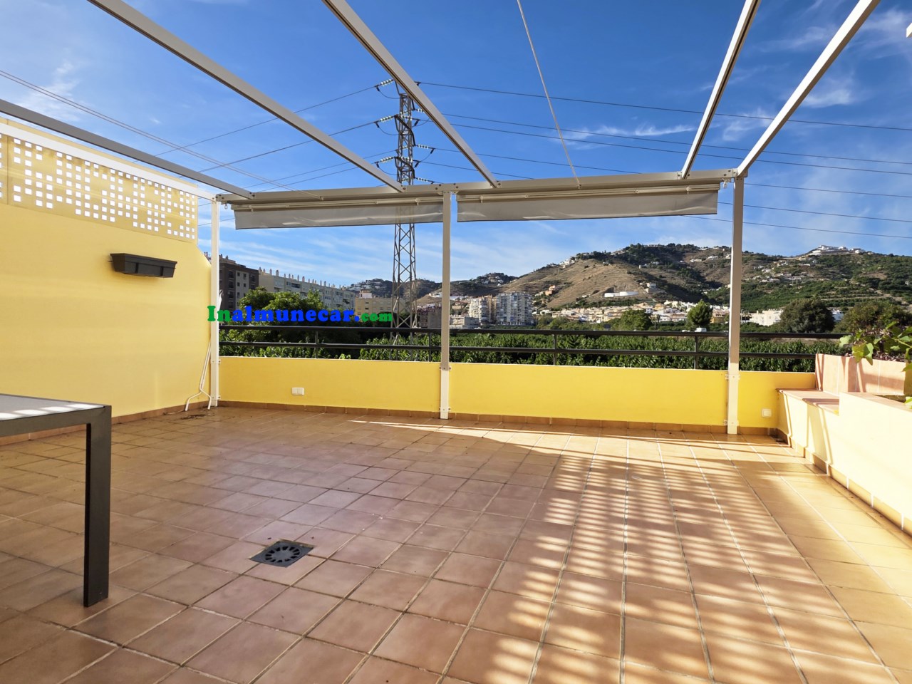 Appartement à vendre dans le centre d’Almuñecar très proche du nouveau marché municipal.