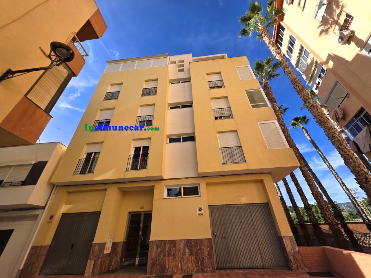 Appartement à vendre dans le centre d’Almuñecar très proche du nouveau marché municipal.