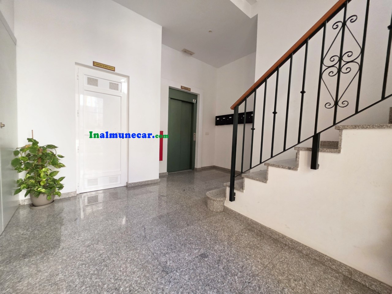 Appartement à vendre dans le centre d’Almuñecar très proche du nouveau marché municipal.