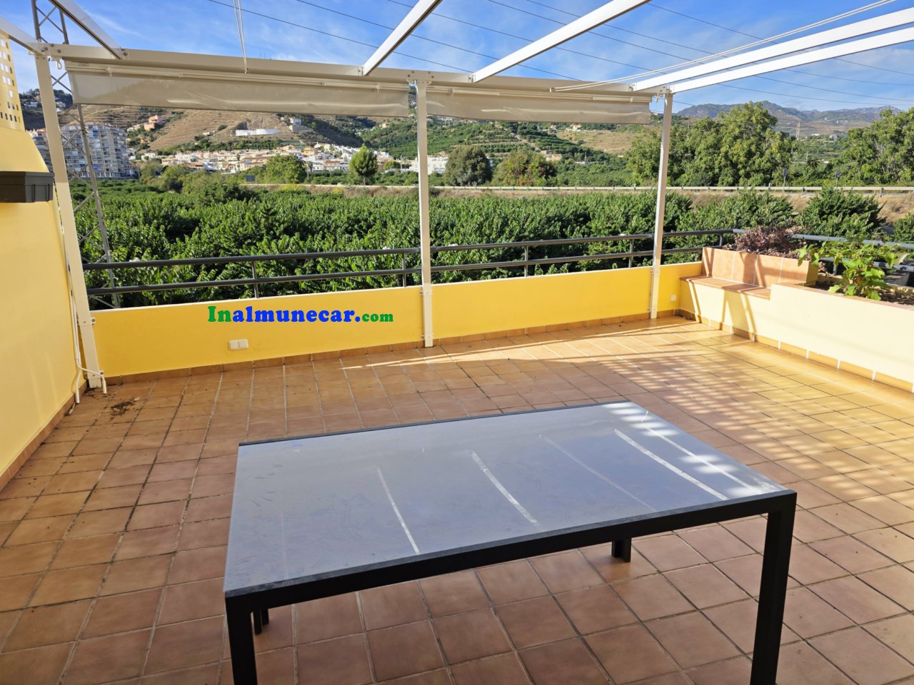 Appartement à vendre dans le centre d’Almuñecar très proche du nouveau marché municipal.