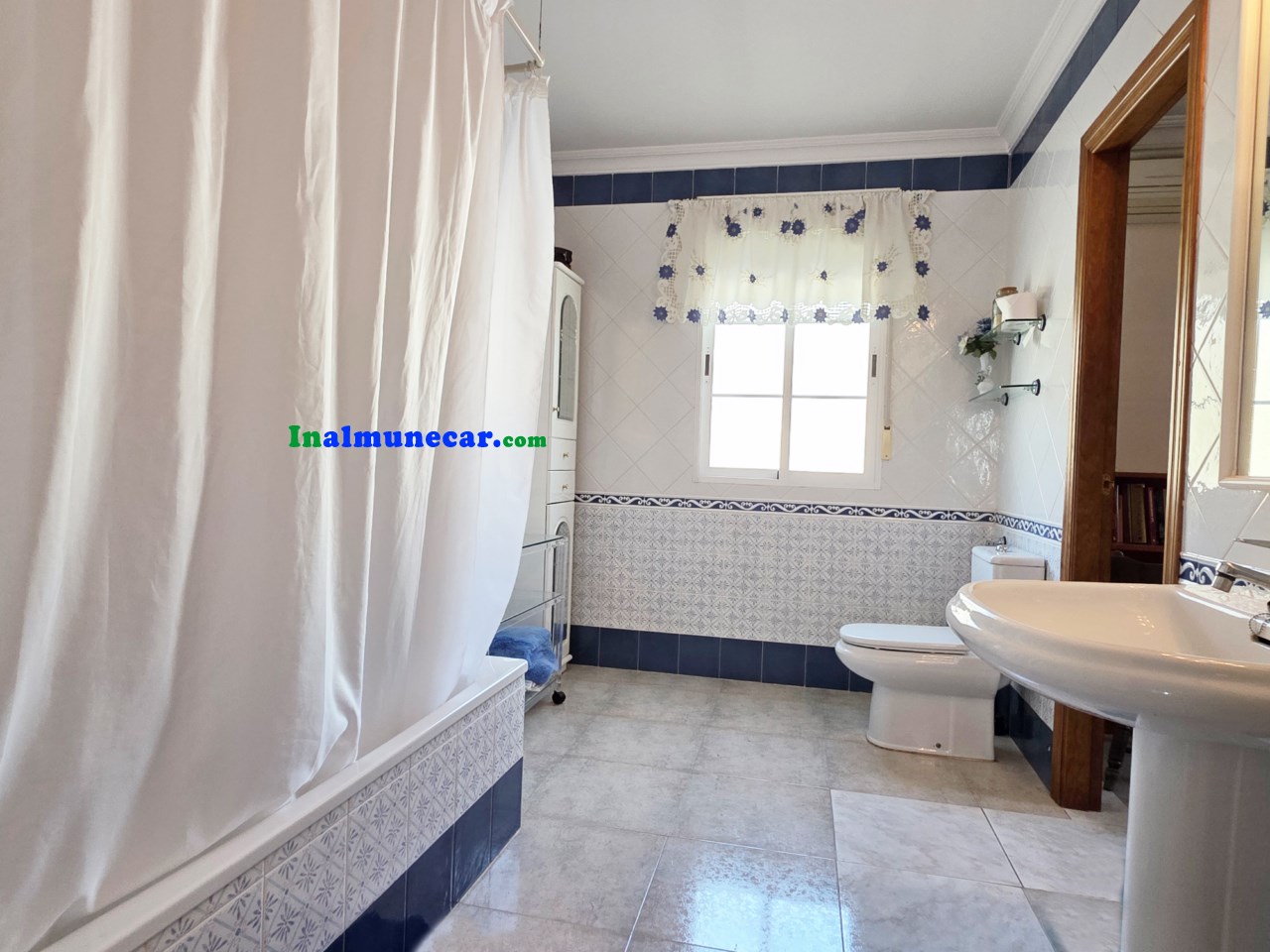 Villa à vendre dans la Calle Maestras La Herradura.