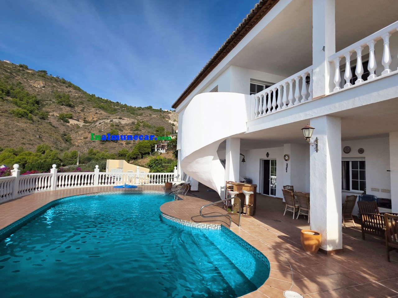 Villa à vendre dans la Calle Maestras La Herradura.