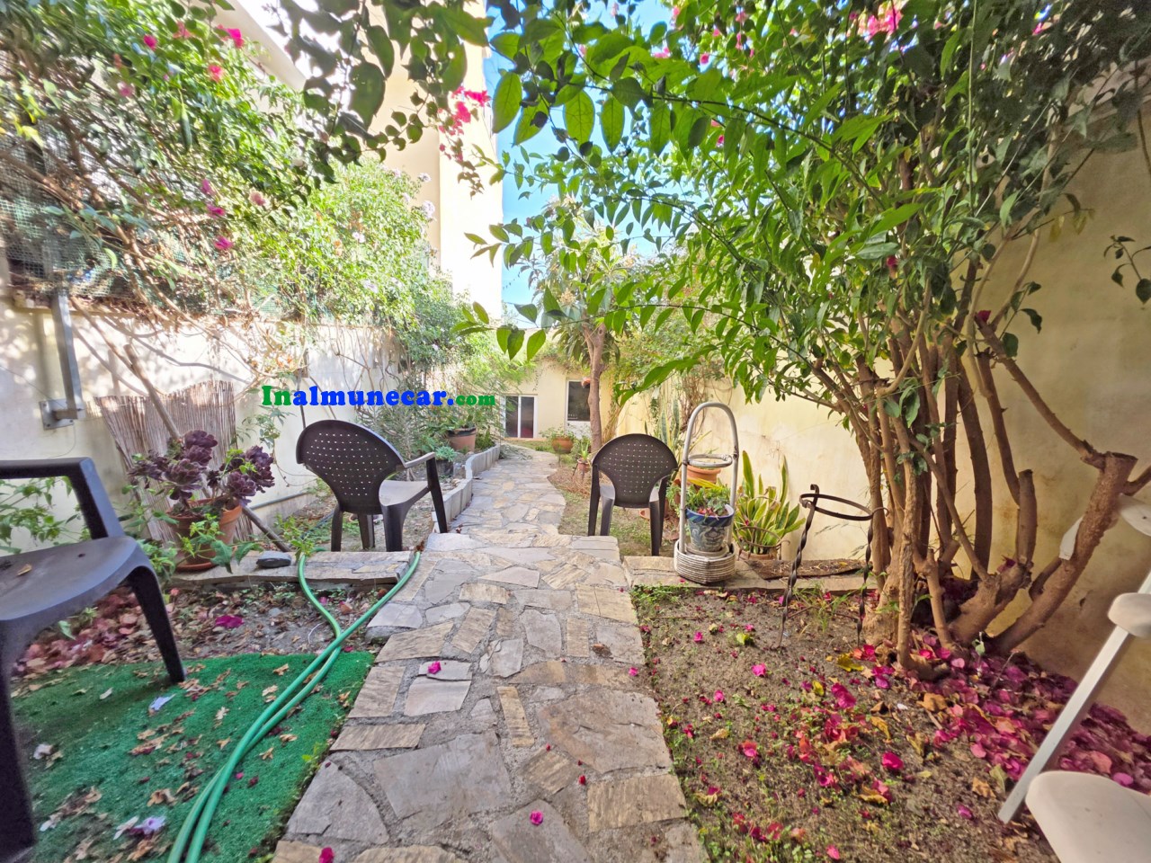 Casa adosada en venta en Almuñécar con terraza y 2 cocheras