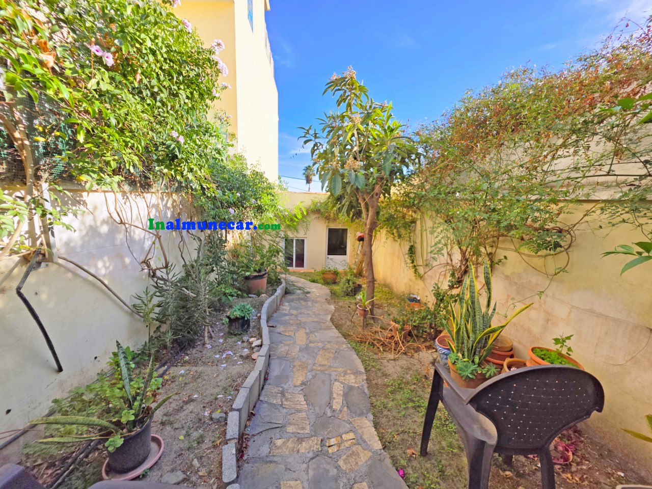 Casa adosada en venta en Almuñécar con terraza y 2 cocheras