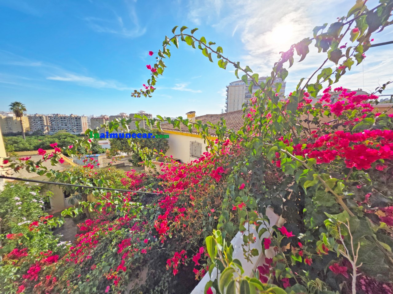 Casa adosada en venta en Almuñécar con terraza y 2 cocheras