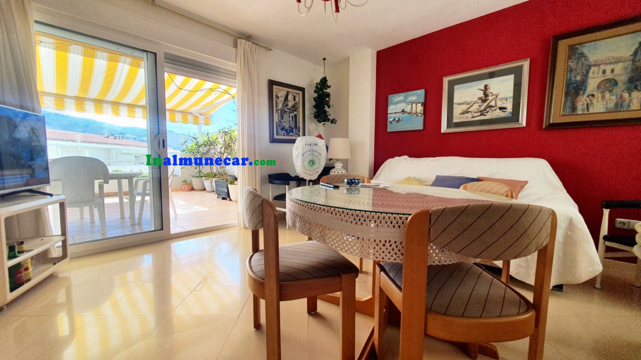 Till salu i Almuñecar penthouse i Playa El Tesorillo med stängt garage