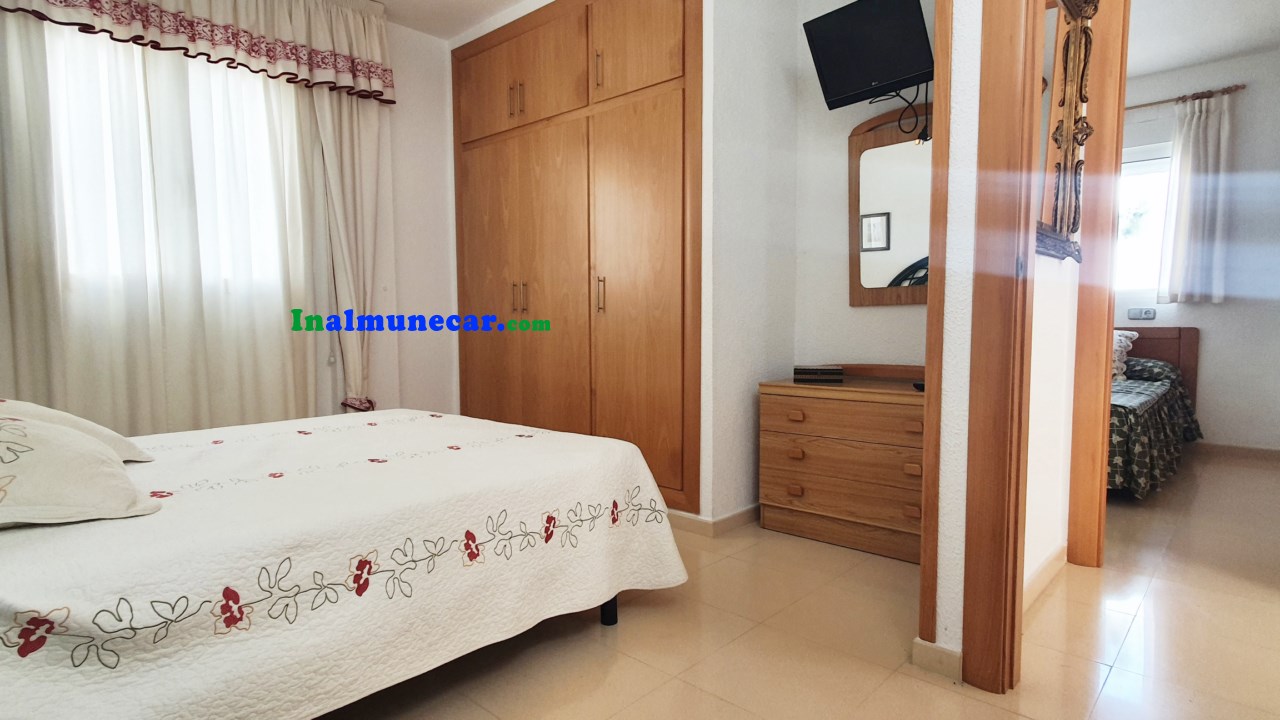 Till salu i Almuñecar penthouse i Playa El Tesorillo med stängt garage