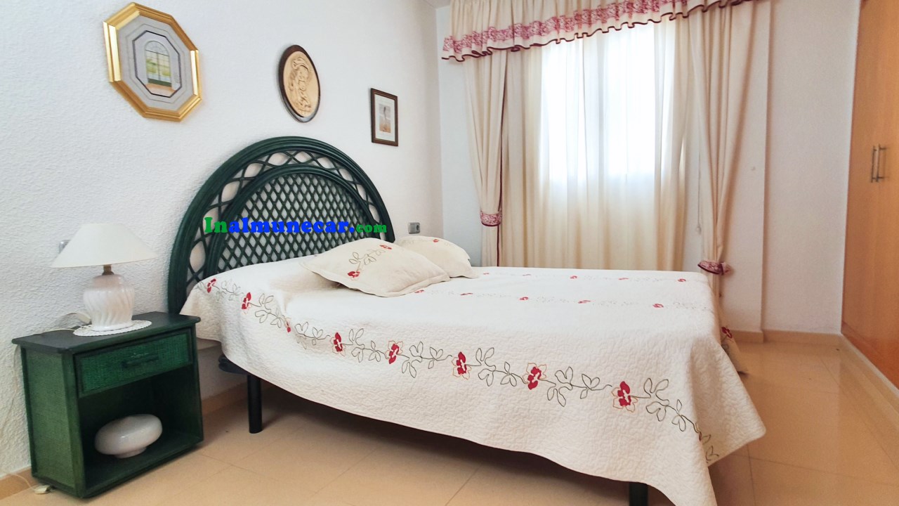 Till salu i Almuñecar penthouse i Playa El Tesorillo med stängt garage