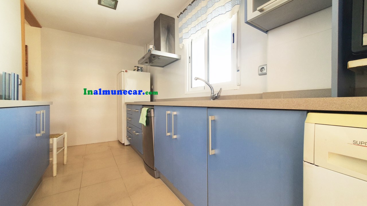 Till salu i Almuñecar penthouse i Playa El Tesorillo med stängt garage