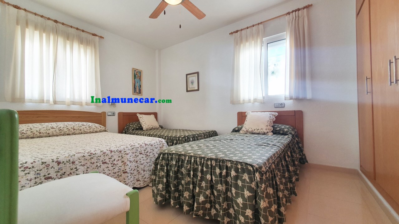 Till salu i Almuñecar penthouse i Playa El Tesorillo med stängt garage