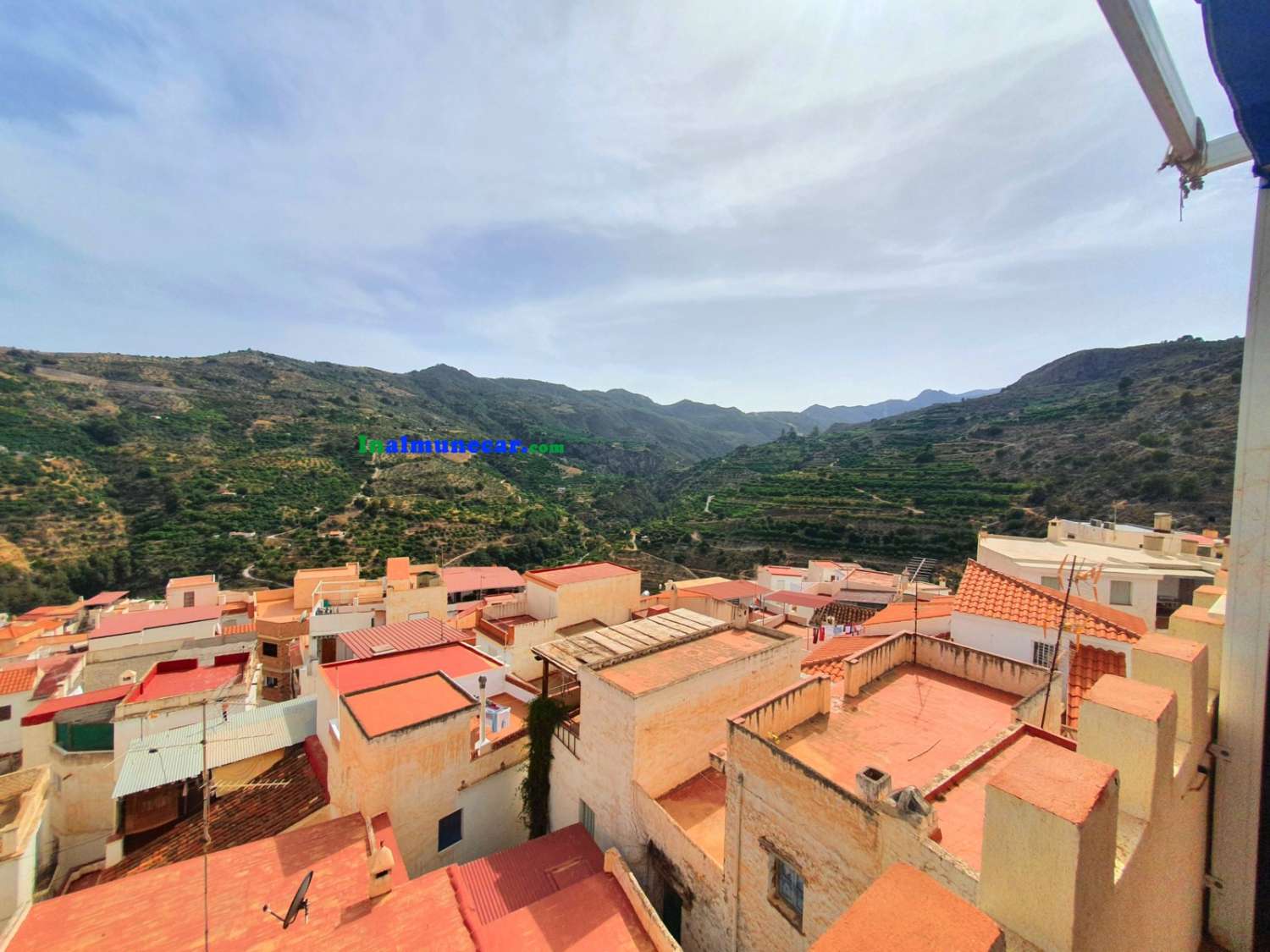 Pretty townhouse for rent, with private patio