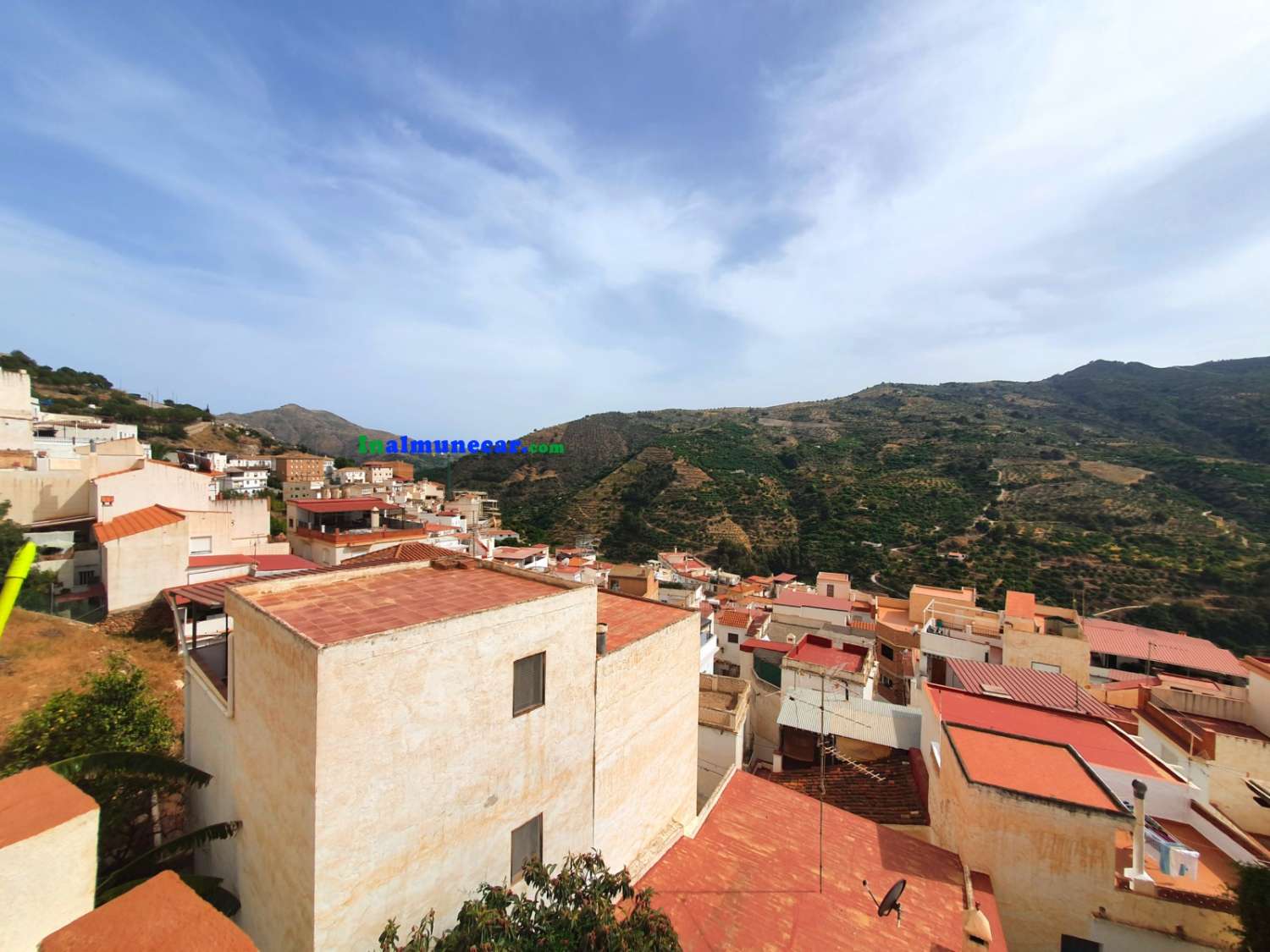 Pretty townhouse for rent, with private patio