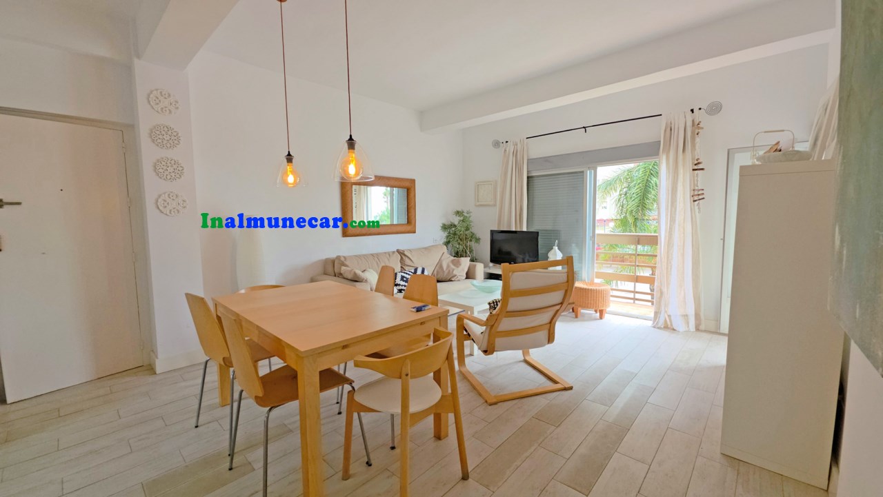APARTMENT FOR SALE ON THE BEACHFRONT WITH PARKING SPACE.