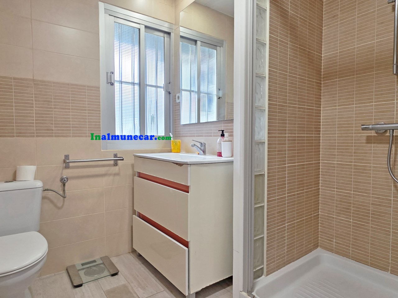 APARTMENT FOR SALE ON THE BEACHFRONT WITH PARKING SPACE.