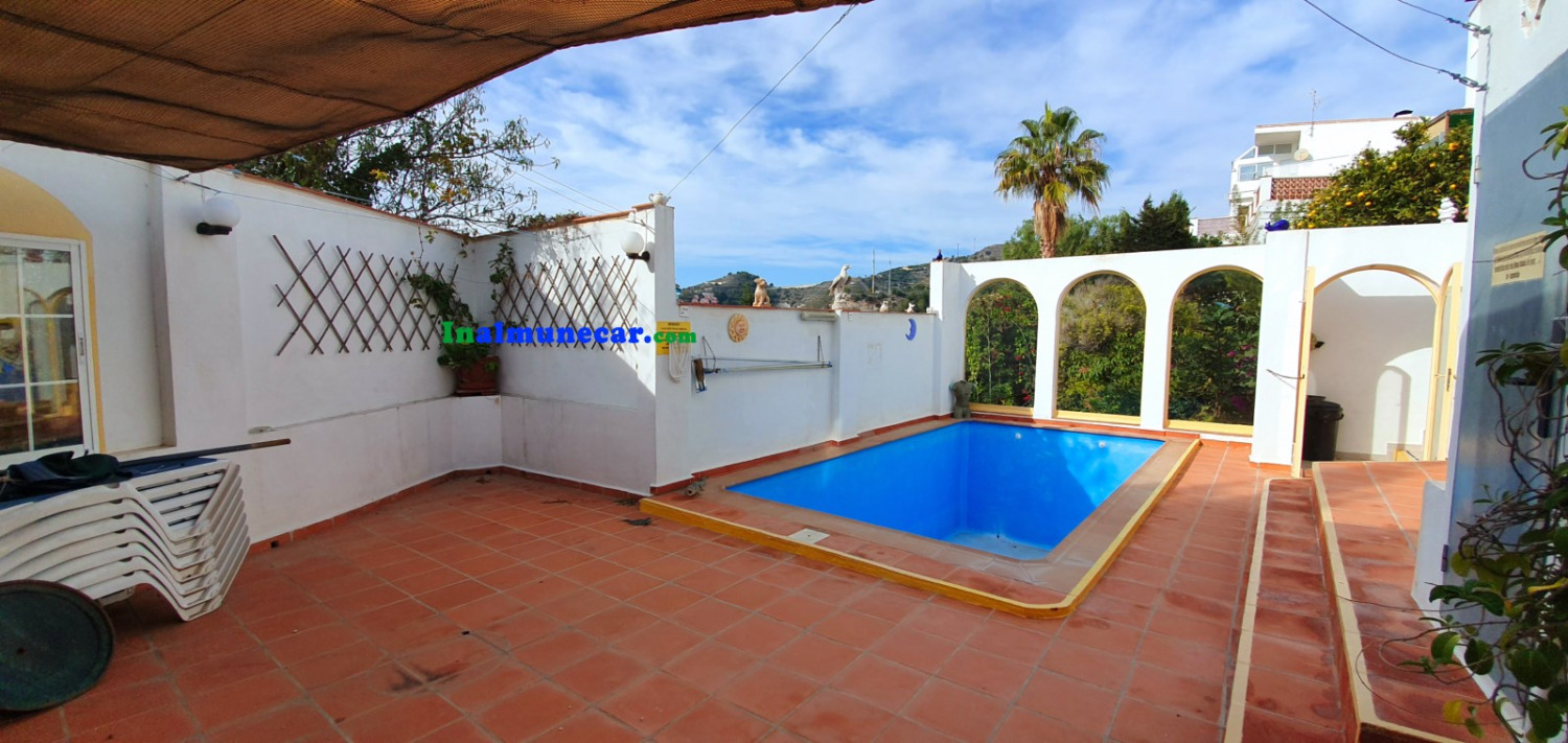 Till salu på Costa Tropical de Almuñecar, Cotobro: komplex med åtta separata lägenheter med privat pool och trädgårdar.
