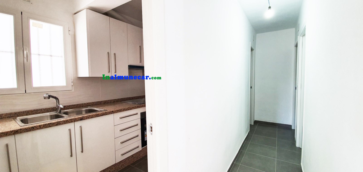 Appartement entièrement rénové à vendre dans le centre d’Almuécar