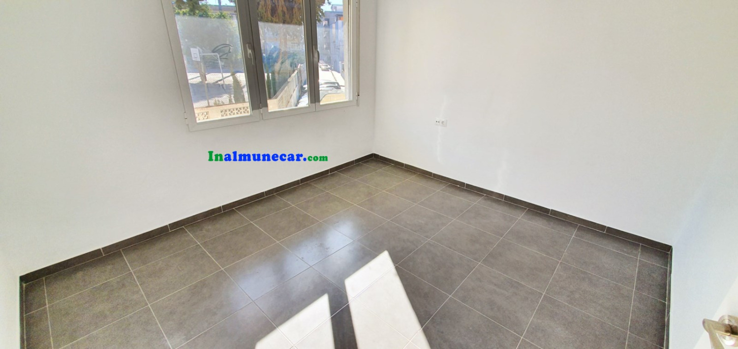 Appartement entièrement rénové à vendre dans le centre d’Almuécar
