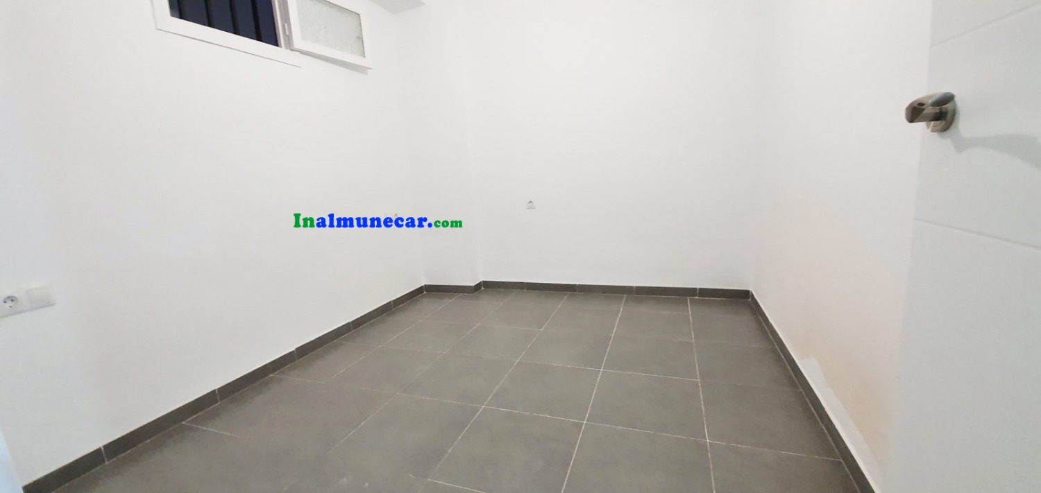 Appartement entièrement rénové à vendre dans le centre d’Almuécar