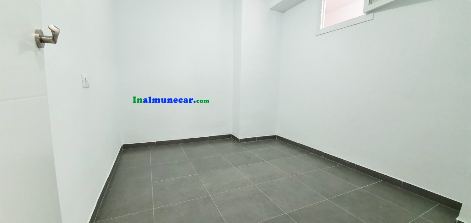 Se vende  piso  totalmente  renovado en el centro de Almuñécar