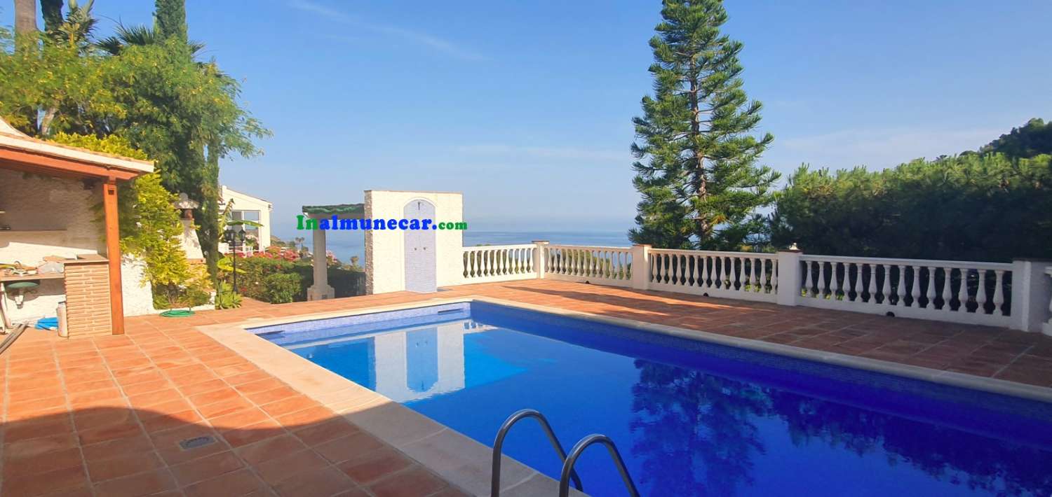 Villa till salu i Cotobro, Almuñecar, med privat pool - €690,000